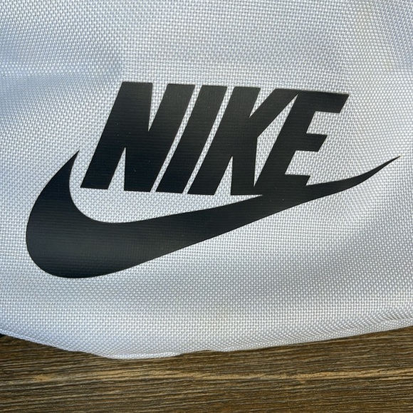 NIKE Fannie Pack Light Pale Blue - Picture 7 of 8